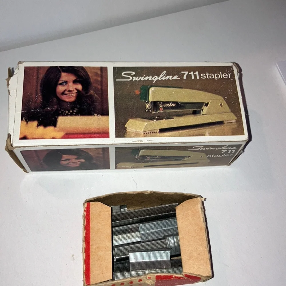 Vintage Gray Stapler with‎ Staples